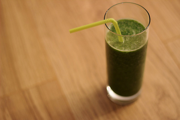 포토 JPG 해외이미지 음료 음식 잎 다이어트 채소 과일 재료 유리 탁자 파슬리 건강 사람없음 초록색 컬러풀 건강관리 주스 시골 신선 먹기 허브 상쾌 유기농 날것 라임 시금치 바질 건강식 구식 숙성 스무디 케일 디톡스 해외202004 해외포토 식물 웰빙 감정 컬러 가구 모션 재질 관리 파일형식 이미지허브