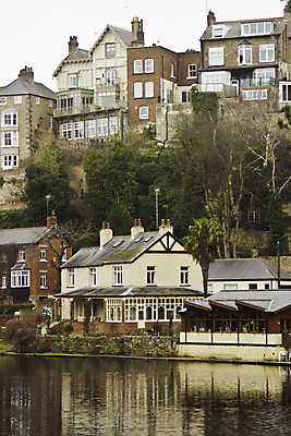 포토 JPG 해외이미지 여행 건축양식 표면 영국 잉글랜드 주택 풍경 사람없음 건물 물 강 반사 상점 침묵 바위 역사 시장 재산 그림 정사각형 타운 건너기 구름다리 해외202004 해외포토 자연요소 도형 건축물 건축 유럽 모션 금융 소리 돌_바위 다리_건축물 도시 파일형식 이미지허브