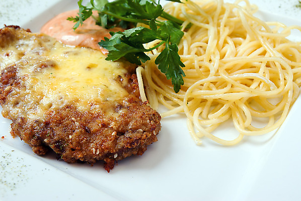 포토 JPG 해외이미지 음식 분홍색 재료 스파게티 육류 돼지고기 사람없음 빨간색 저녁식사 이탈리아 맛 먹기 반죽 목 점심식사 고립 마카로니 해외202004 해외포토 유럽 컬러 컨셉 식재료 모션 파스타 신체부위 식사 파스타면 파일형식 이미지허브