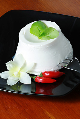 포토 JPG 해외이미지 유럽 음식 다이어트 재료 치즈 사람없음 야외 목재 이탈리아 공백 우유 흰색 시골 신선 상품 자르기 지중해 크림 서식 날것 윤곽 부드러움 노크 생식 영양분 진짜 해외202004 해외포토 나무 나라 바다 컬러 모션 유제품 건강 감각 파일형식 이미지허브