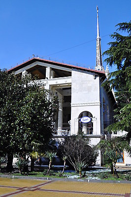 포토 JPG 해외이미지 바다 패턴 의자 탁자 하늘 바닥 사람없음 반사 흰색 역 천장 샹들리에 해외202004 해외포토 컬러 가구 무늬 교통시설 조명 파일형식 이미지허브