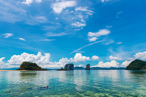 포토 JPG 해외이미지 라이프스타일 여자 바다 섬 여행 태국 자연 하늘 휴가 휴식 건강 가면 사람 사람없음 야외 물 파란색 수중 수영 만 스노클링 산호 휴양지 다이빙 지느러미 수영선수 암초 석호 안다만 이국적 해외202004 해외포토 자연요소 아시아 컬러 컨셉 운동선수 생활 장소 수상스포츠 자포동물 생태계 수중스포츠 파일형식 이미지허브