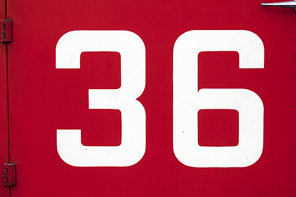 포토 JPG 해외이미지 자동차 안전 사람없음 빨간색 빛 숫자 기계 장비 수확 골동품 기구 구출 클래식 짐차 엔진 펌프 옛날 해외202004 해외포토 문자 육상교통 컬러 컨셉 농업 도움 파일형식 이미지허브