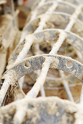 포토 JPG 해외이미지 전통 산업 백그라운드 농업 날씨 사람없음 농장 금속 경작 검은색 기계 장비 시골 업무 원형 거친 닫기 위험 철 버리기 묘사 부식 질감 날카로움 트랙터 무거움 스파이크 밭일 썩음 옛날 쟁기 철강 해외202004 해외포토 도형 컬러 컨셉 모션 재질 농사 작업 무게 농기계 특수차량 파일형식 이미지허브