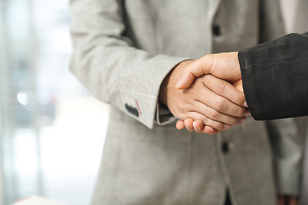 포토 JPG 해외이미지 직업 손 남자 행복 백그라운드 컨셉 2 비즈니스 성공 함께함 관리 사람 성인 사람없음 빛 우주 업무 비즈니스맨 공평 떨림 해외202004 해외포토 감정 모션 신체부위 작업 직장인 파일형식 이미지허브