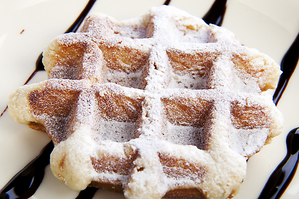 포토 JPG 해외이미지 음식 아침 디저트 요리 사람없음 초콜릿 식사 달콤 맛 와플 슈가파우더 페스츄리 해외202004 해외포토 주간 빵 컨셉 파일형식 이미지허브