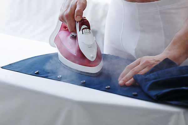 포토 JPG 해외이미지 셔츠 바지 사람없음 파란색 흰색 닫기 속옷 수증기 다리미질 진짜 카피스페이스 해외202004 해외포토 옷 컬러 상의 모션 하의 공백 파일형식 이미지허브