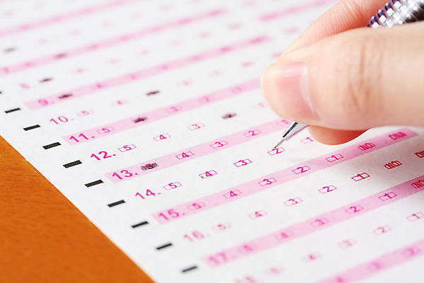 포토 JPG 해외이미지 손 교육 분홍색 학교 사람없음 빨간색 스터디 연필 거품 시험 퀴즈 질문 투표 정사각형 의견 설문지 응답 해외202004 해외포토 도형 컬러 학용품 신체부위 학습 필기구 선거 파일형식 이미지허브