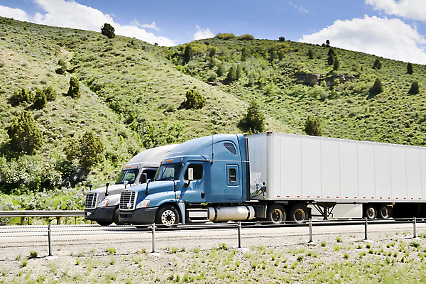 포토 JPG 해외이미지 산업 도로 여행 비즈니스 교통시설 모션 하늘 풍경 사람없음 야외 태양 일출 미국 황혼 운전 트럭 화물 고속도로 소프트포커스 속도 역동적 각도 짐차 트레일러 갸우뚱 대각선 과속 블러 수평선 카피스페이스 해외202004 해외포토 자연요소 길 선 교통 컨셉 북아메리카 자동차 촬영기법 노을 일몰 공백 운송업 시설 파일형식 이미지허브