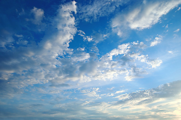 포토 JPG 해외이미지 구름 계절 하늘색 백그라운드 자연 하늘 날씨 풍경 사람없음 야외 여름 파란색 빛 햇빛 태양 맑음 봄 흰색 분위기 수분 천국 흐림 해외202004 해외포토 자연요소 컬러 컨셉 생태계 파일형식 이미지허브