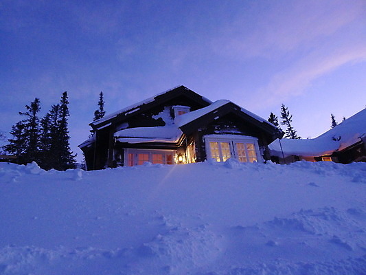 포토 JPG 해외이미지 크리스마스 겨울 창문 하늘 노르웨이 사람없음 새벽 저녁 편안함 시골집 샬레 스칸디나비아 해외202004 해외포토 자연요소 계절 기념일 유럽 주택 실험기구 감각 야간 파일형식 이미지허브