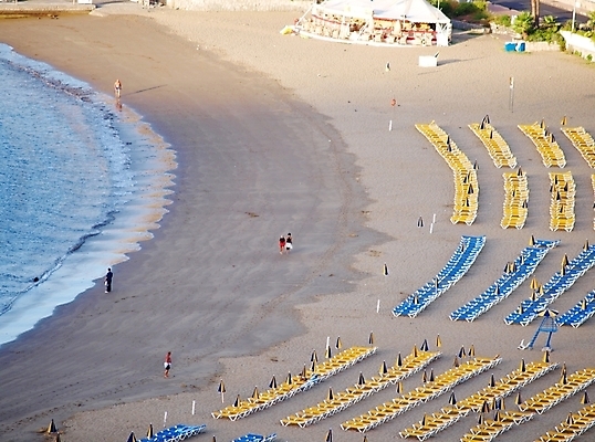 포토 JPG 해외이미지 주간 응시 모래 아침 휴가 휴식 사람없음 물 태양 침대 스페인 손목시계 속도 해외202004 해외포토 자연요소 시선 유럽 시계 가구 컨셉 장신구 파일형식 이미지허브