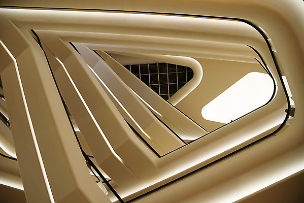 포토 JPG 해외이미지 모양 디자인 백그라운드 곡선 건축양식 추상 나선형 미술 사람없음 내부 건물 계단 소용돌이 흰색 도시 정사각형 오르기 미로 무한 해외202004 해외포토 도형 건축물 건축 선 컬러 무늬 모션 문화예술 회오리 파일형식 이미지허브