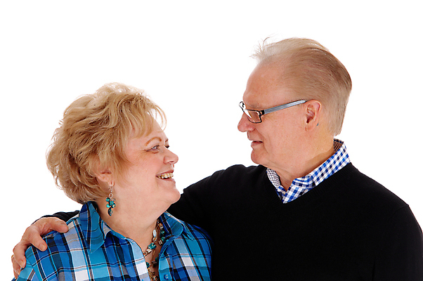 포토 JPG 해외이미지 백인 라이프스타일 커플 여자 남자 행복 안경 여유 백그라운드 가족 관계 남편 함께함 사랑 사람 성인 두명 가로 금발 표현 아내 은퇴 고립 옛날 해외202004 해외포토 서양인 헤어스타일 잡화 감정 컨셉 생활 파일형식 이미지허브