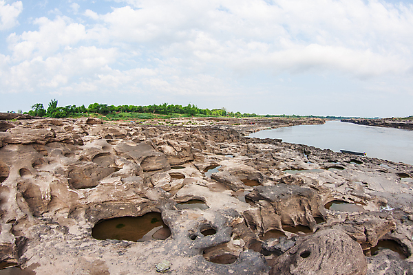 포토 JPG 해외이미지 아시아 여행 백그라운드 태국 자연 하늘 미술 풍경 사람없음 야외 물 여름 파란색 강 반사 머리 여행객 일출 골짜기 계곡 일몰 놀람 새벽 사막 바위 구멍 강가 화산 운하 장면 용암 깊이 옛날 해외202004 해외포토 자연요소 계절 감정 나라 컬러 문화예술 산 표정 사람 신체부위 노을 돌_바위 생태계 파일형식 이미지허브
