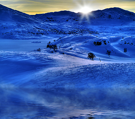포토 JPG 해외이미지 나무 계절 겨울 자연 하늘 날씨 산 주택 풍경 사람없음 야외 물 파란색 빛 냉동 얼음 침묵 일몰 추위 안개 흰색 시골 황무지 시원함 그림 서리 장면 1월 내추럴 산악지대 눈내림 해외202004 해외포토 자연요소 식물 컬러 눈_날씨 건물 노을 소리 날짜 생태계 파일형식 이미지허브