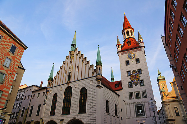 포토 JPG 해외이미지 구름 유럽 여행 하늘 거리 독일 풍경 사람없음 도시풍경 여행객 황혼 일몰 새벽 중세 저녁 박물관 정사각형 첨탑 구시가지 뮌헨 해외202004 해외포토 자연요소 도형 나라 사람 노을 탑 도시 역사 야간 파일형식 이미지허브