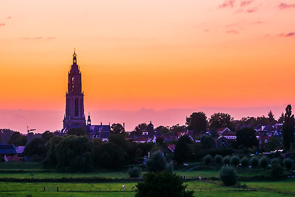 포토 JPG 해외이미지 구름 시계 건축양식 자연 하늘 주택 풍경 사람없음 건물 초록색 도시풍경 컬러풀 농장 농경지 교회 마을 일출 탑 일몰 시골 도시 땅 네덜란드 시골집 장면 타운 스카이라인 해외202004 해외포토 자연요소 건축물 건축 유럽 컬러 농업 종교건축 노을 생태계 파일형식 이미지허브