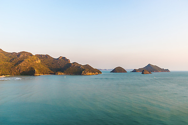 포토 JPG 해외이미지 바다 여행 태국 자연 하늘 산 풍경 사람없음 가로 물 여름 파란색 햇빛 태양 일몰 내추럴 해외202004 해외포토 자연요소 계절 아시아 컬러 노을 생태계 파일형식 이미지허브