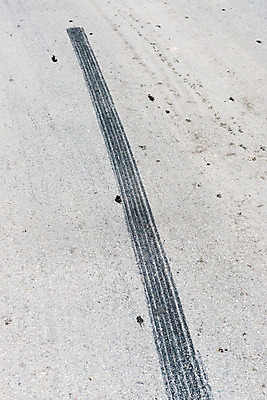 포토 JPG 해외이미지 모양 도로 선 백그라운드 패턴 곡선 교통시설 모션 자동차 표시 표면 추상 거리 안전 사람없음 검은색 어둠 운전 껍질 도시 보행로 닫기 위험 브레이크 심볼 속도 질감 타이어 짐차 고무 연소 선로 자동 자취 화상 해외202004 해외포토 길 육상교통 컬러 교통 컨셉 무늬 상처 시설 파일형식 이미지허브