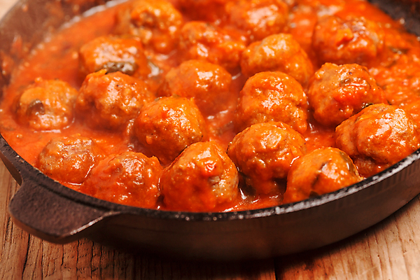 포토 JPG 해외이미지 라이프스타일 접시 음식 채소 공 건강 육류 요리 사람없음 식사 저녁식사 소고기 튀김 신선 고명 냄비 미트볼 향신료 묘사 피클 후추 토마토소스 점심식사 스타일 해외202004 해외포토 식기 식재료 생활 소스_음식 솥 절임 향미료 파일형식 이미지허브