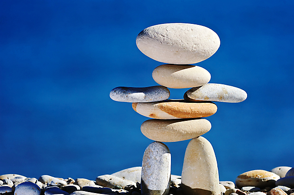 포토 JPG 해외이미지 전통 문화 선 모래 바다 조각 컨셉 휴식 미술 사람없음 야외 쌓기 탑 조약돌 바위 심볼 흙더미 해외202004 해외포토 건축물 모션 문화예술 흙 돌_바위 파일형식 더미 이미지허브