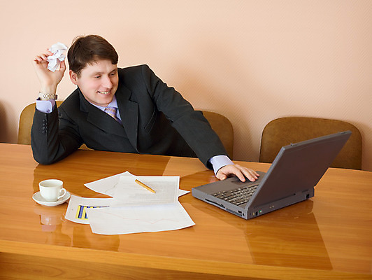 포토 JPG 해외이미지 그릇 드레스 남자 종이 커피 분홍색 셔츠 비즈니스 탁자 직장 한명 미소 사람 정장 목재 컵 노트북 컴퓨터 사무실 펜 만년필 공책 재킷 흰색 키보드 비즈니스맨 주름 황금 찻잔 컵받침 책상 문서 안락의자 구김 해외202004 해외포토 나무 1 식기 옷 음료 컬러 가구 상의 의자 회사 재료 모션 문구용품 잔 표정 전자제품 필기구 외투 직장인 받침대 파일형식 이미지허브