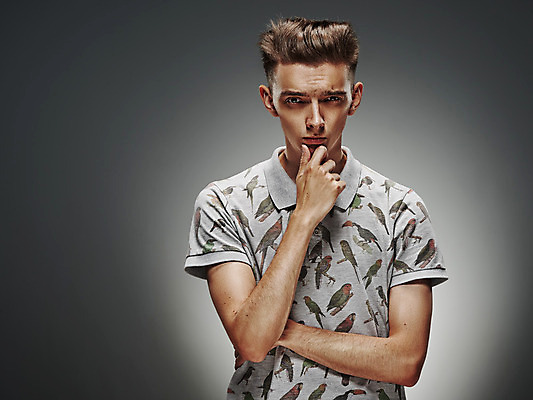 포토 JPG 해외이미지 백인 라이프스타일 남자 행복 감정 얼굴 한명 웃음 사람 성인 10대 가로 머리 표현 긍정 해외202004 해외포토 서양인 1 컨셉 청소년 표정 생활 신체부위 파일형식 이미지허브