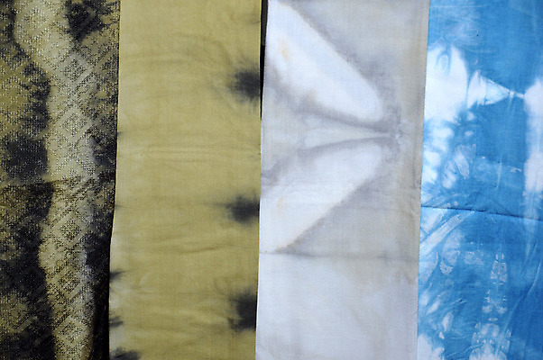 포토 JPG 해외이미지 전통 디자인 옷 꽃 산업 아시아 문화 백그라운드 셔츠 꽃무늬 패턴 오렌지 벽지 추상 잉크 미술 동양인 사람없음 빨간색 초록색 파란색 컬러풀 유행 직물 면 시장 실크 묘사 질감 인도네시아 기념품 동쪽 멀티 해외202004 해외포토 식물 나라 컬러 상의 무늬 과일 문화예술 인종 방향 오브젝트 파일형식 이미지허브