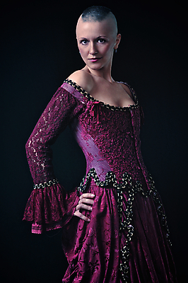 포토 JPG 해외이미지 모델 1 라이프스타일 헤어스타일 드레스 옷 포즈 한명 사람 빨간색 유행 희망 공연 수확 중세 역사 우아함 배우 극장 복고 과거 베네치아 여왕 연극 가면무도회 구식 르네상스 무도회 바로크 옛날 스타일 해외202004 해외포토 감정 컬러 컨셉 농업 문화예술 이벤트 생활 이탈리아 연예인 파일형식 이미지허브