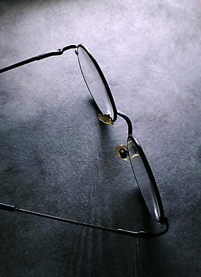 포토 JPG 해외이미지 디자인 할아버지 종이 안경 캘리그라피 고글 프레임 미술 사람없음 수확 골동품 역사 괴짜 우아함 확대 오브젝트 복고 시력 예술가 비전 시력검사 고물 멍청이 옛날 원고 정물화 스타일 해외202004 해외포토 잡화 노년 남자 컨셉 농업 문화예술 검사_조사 그림 파일형식 이미지허브