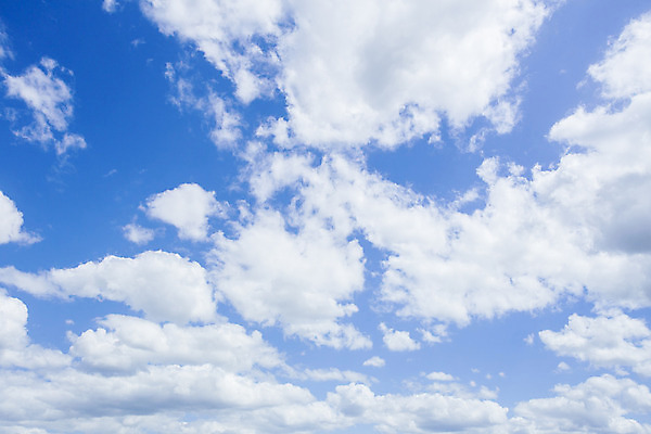 포토 JPG 해외이미지 구름 종교 백그라운드 자연 하늘 날씨 사람없음 야외 여름 파란색 빛 햇빛 평화 흰색 분위기 순수 천국 산소 오존 해외202004 해외포토 자연요소 계절 컬러 컨셉 태양 원소 생태계 파일형식 이미지허브