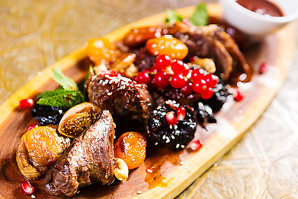 포토 JPG 해외이미지 접시 음식 백그라운드 잎 크리스마스 토마토 채소 과일 탁자 뼈 감자 건조 육류 스테이크 요리 사람없음 빨간색 초록색 갈색 식당 식사 저녁식사 봄 이탈리아 시골 고명 맛 그릴 바비큐 자르기 굽기 먹기 동쪽 양고기 바비큐립 설정 점심식사 신발장 해외202004 해외포토 식물 식기 계절 기념일 유럽 컬러 가구 컨셉 식재료 모션 주방용품 서양음식 상점 구이 방향 파일형식 이미지허브