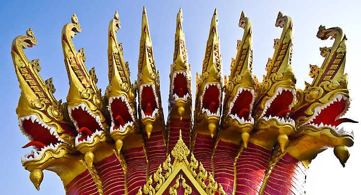 포토 JPG 해외이미지 전통 디자인 아시아 종교 문화 조각 여행 불교 건축양식 태국 하늘 미술 동양인 사람없음 야외 건물 장식 빨간색 파란색 컬러풀 조각상 머리 골동품 용 사찰 뱀 재산 황금 심볼 신성 신화 옛날 스타일 해외202004 해외포토 건축물 건축 나라 컬러 종교건축 파충류 문화예술 인종 신체부위 금융 조형물 파일형식 이미지허브