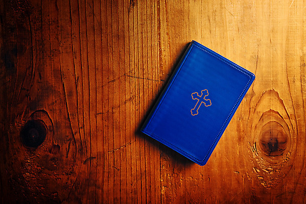 포토 JPG 해외이미지 전통 교육 기독교 종교 컨셉 탁자 사람없음 목재 책 독서 교회 믿음 성경 천주교 기도 영혼 책상 확인 신성 신앙심 옛날 해외202004 해외포토 나무 감정 가구 재료 종교용품 종교건축 건물 파일형식 이미지허브