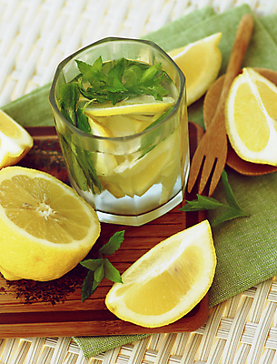 포토 JPG 해외이미지 잎 과일 유리 사람없음 목재 초록색 물 노란색 추위 흰색 신선 투명 액체 떨어짐 레몬 레모네이드 상쾌 냅킨 건강식 숙성 핸드메이드 해외202004 해외포토 자연요소 나무 식물 감정 음식 컬러 컨셉 재료 재질 에이드 파일형식 이미지허브