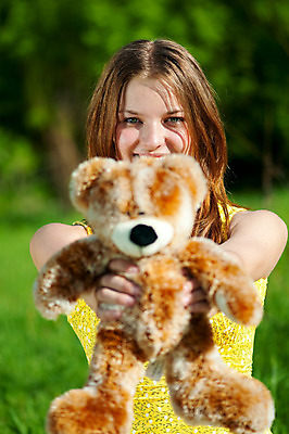 포토 JPG 해외이미지 나무 백인 라이프스타일 긴머리 드레스 여자 행복 감정 백그라운드 잎 장난 자연 놀이 한명 앉기 성인 야외 초록색 빛 장난감 갈색 자유 흰색 시골 신선 숲 순수 만족 부드러움 내추럴 제의 해외202004 해외포토 서양인 식물 1 헤어스타일 옷 컬러 컨셉 모션 사람 생활 감각 생태계 파일형식 이미지허브