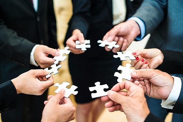 포토 JPG 해외이미지 손 여자 남자 조각 컨셉 비즈니스 사업가 통신 부분 성공 추상 협력 아이디어 함께함 창조 사람 사람없음 건물 장난감 도전 게임 흰색 잡기 업무 비즈니스맨 비즈니스우먼 퍼즐 그룹 계획 연결 해결 대답 지원 통일 헬프 해외202004 해외포토 직업 건축물 컬러 무늬 모션 놀이 신체부위 작업 도움 직장인 파일형식 이미지허브