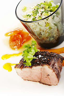 포토 JPG 해외이미지 그릇 음식 조류 반찬 오리 파슬리 건강 육류 사람없음 목재 식사 저녁식사 우아함 닫기 맛 먹기 향신료 묘사 심플 특별함 스타일 해외202004 해외포토 나무 동물 식기 컨셉 채소 식재료 재료 모션 향미료 파일형식 이미지허브