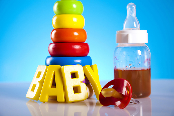 포토 JPG 해외이미지 영어 실내 사람없음 장난감 아기용품 젖병 노리개젖꼭지 고리던지기 해외202004 해외포토 문자 내부 던지기 오브젝트 파일형식 이미지허브