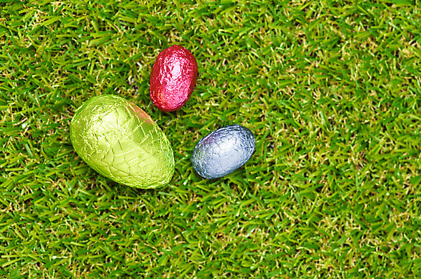 포토 JPG 해외이미지 디자인 음식 백그라운드 컨셉 자연 휴가 미술 잔디 사람없음 장식 빨간색 초록색 파란색 컬러풀 초콜릿 축제 봄 축하 심볼 부활절계란 수공예품 해외202004 해외포토 식물 계절 컬러 문화예술 디저트 부활절 계란 공예품 생태계 파일형식 이미지허브