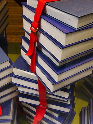 포토 JPG 해외이미지 교육 종이 과학 백그라운드 텍스트 학교 책장 사람없음 책 빨간색 스터디 독서 노란색 쌓기 정보 덮개 흰색 기록 그룹 역사 도서관 수집 오브젝트 교과서 대학교 문서 복고 문학 페이지 흙더미 줄서기 해외202004 해외포토 컬러 가구 모션 교재 학습 흙 뚜껑 파일형식 더미 이미지허브