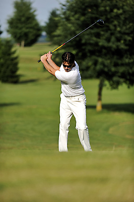 포토 JPG 해외이미지 스포츠 장갑 신발 골프 비즈니스 공 놀이 골프공 한명 야외 컵 초록색 여름 경쟁 운전 도전 게임 흰색 골퍼 클럽 해외202004 해외포토 1 식기 잡화 계절 컬러 컨셉 모션 운동선수 골프용품 사람 구기 파일형식 이미지허브