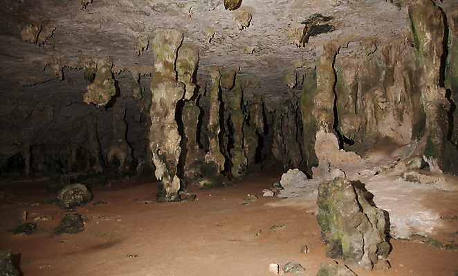 포토 JPG 해외이미지 섬 여행 자연 풍경 사람없음 빛 어둠 탐험 바위 구멍 터널 동굴 큼 발굴 좁은 암초 지하 발견 내추럴 지질학 현상 해외202004 해외포토 교육 길 돌_바위 크기 생태계 파일형식 이미지허브