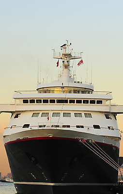 포토 JPG 해외이미지 바다 여행 하늘 휴가 항해 사람없음 야외 물 파란색 항구 일본 흰색 만 보트 크루즈 포트 닻 해외202004 해외포토 자연요소 아시아 컬러 배_교통 교통시설 파일형식 이미지허브