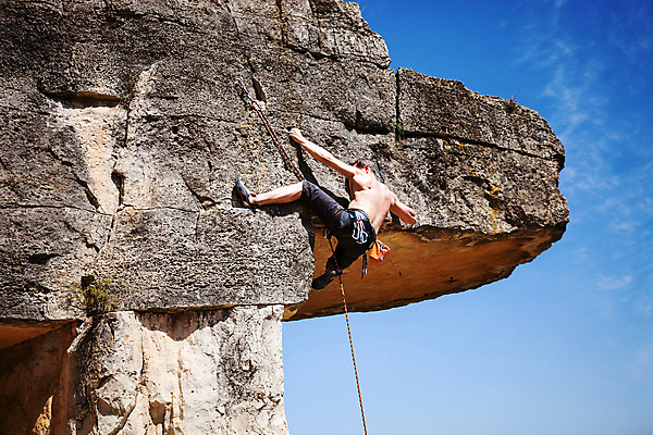 포토 JPG 해외이미지 주간 전신 남자 밧줄 하늘 매달리기 한명 성인 야외 뒷모습 암벽 오르기 암벽등반 암벽등반가 성인남자한명만 해외202004 해외포토 자연요소 1 줄 뷰포인트 모션 사람 등산 남자한명만 성인남자만 파일형식 이미지허브