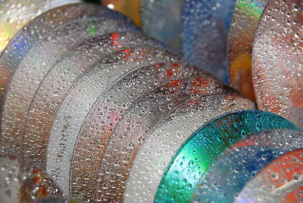 포토 JPG 해외이미지 음악 주택 건조 사람없음 물 빛 컴퓨터 반사 주방 기계 젖음 CD 물방울 원형 액체 떨어짐 씻기 빨래 청소 빗방울 수집 먼지 수납 DVD 백신 소프트웨어 중고 지원 해외202004 해외포토 자연요소 도형 컨셉 가사 의학 문화예술 건물 전자제품 청결 비_날씨 파일형식 이미지허브