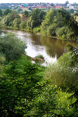 포토 JPG 해외이미지 나무 식물 모래 잎 밭 하늘 풍경 사람없음 초록색 여름 강 농장 마을 회색 시골 언덕 시골집 브런치 해외202004 해외포토 계절 컬러 농업 주택 식사 파일형식 이미지허브