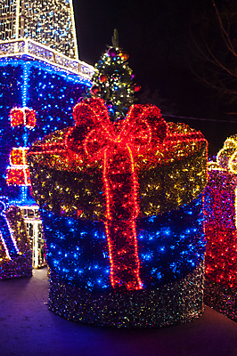 포토 JPG 해외이미지 모양 나무 배너 백그라운드 컨셉 크리스마스 겨울 휴가 휴식 새로움 새해 선물 사람없음 장식 초록색 파란색 빛 컬러풀 웹 화환 달력 축하 인사 소나무 원형 황금 저녁 12월 심볼 신성 전나무 빛망울 해외202004 해외포토 도형 식물 계절 기념일 꽃 컬러 인터넷 예절 날짜 야간 파일형식 이미지허브