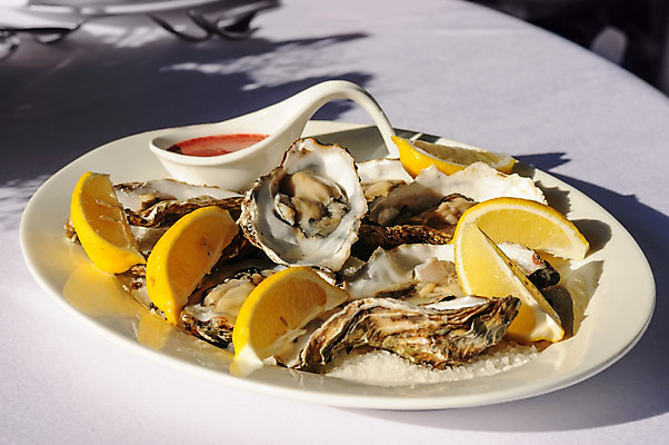 포토 JPG 해외이미지 접시 음식 바다 탁자 조개 연체동물 갑각류 어류 요리 사람없음 식당 얼음 저녁식사 추위 껍질 굴 신선 오픈 고급 닫기 맛 먹기 레몬 해산물 책상 날것 점심식사 찌그러짐 생식 끈적임 해외202004 해외포토 자연요소 동물 식기 가구 컨셉 과일 모션 어패류 무척추동물 상점 식사 수중동물 파일형식 이미지허브